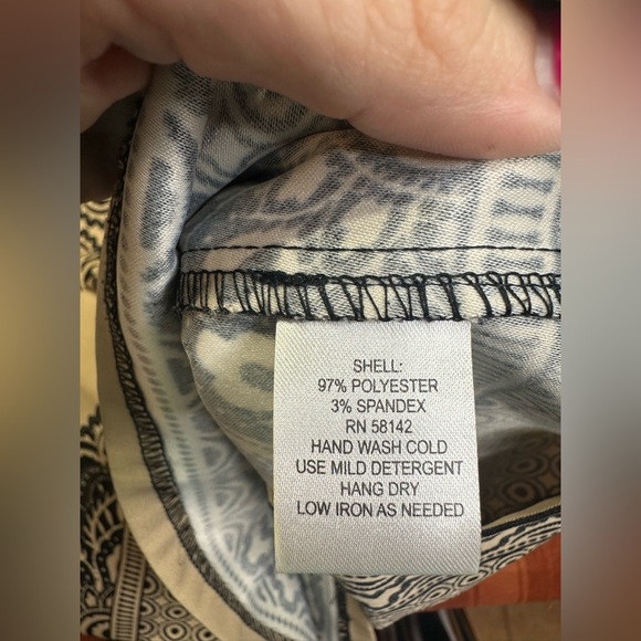 London Times Sheath Dress Size 12 Tan Black Medallion Print Stretch - Picture 7 of 7